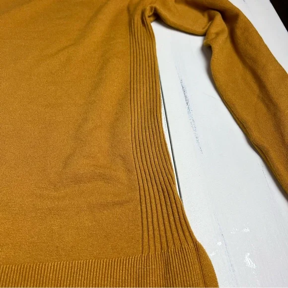 Golden yellow split hem sweater XL - Picture 2 of 5